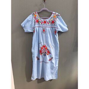 Sz M Embroidered Floral Mexican Dress